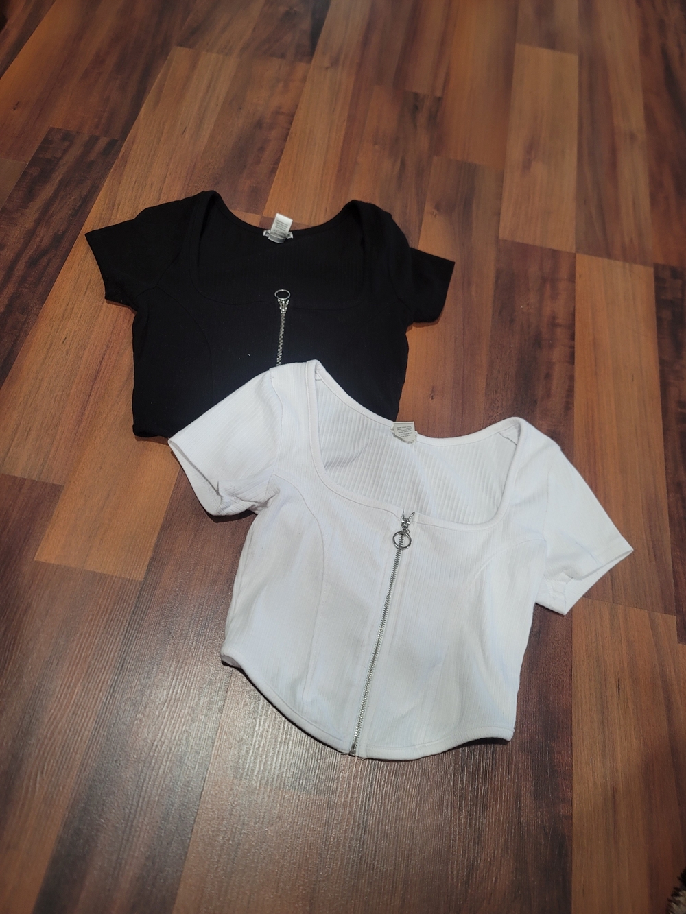 Bozzolo Black & White Zip-Front Ribbed Crop Tops